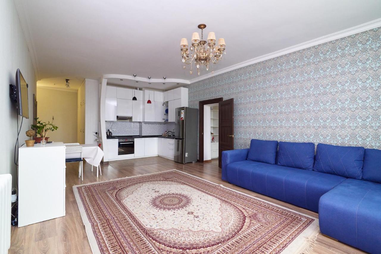 Appartamento Квартира В Самом Центре Столицы Казахстана Akmola Esterno foto