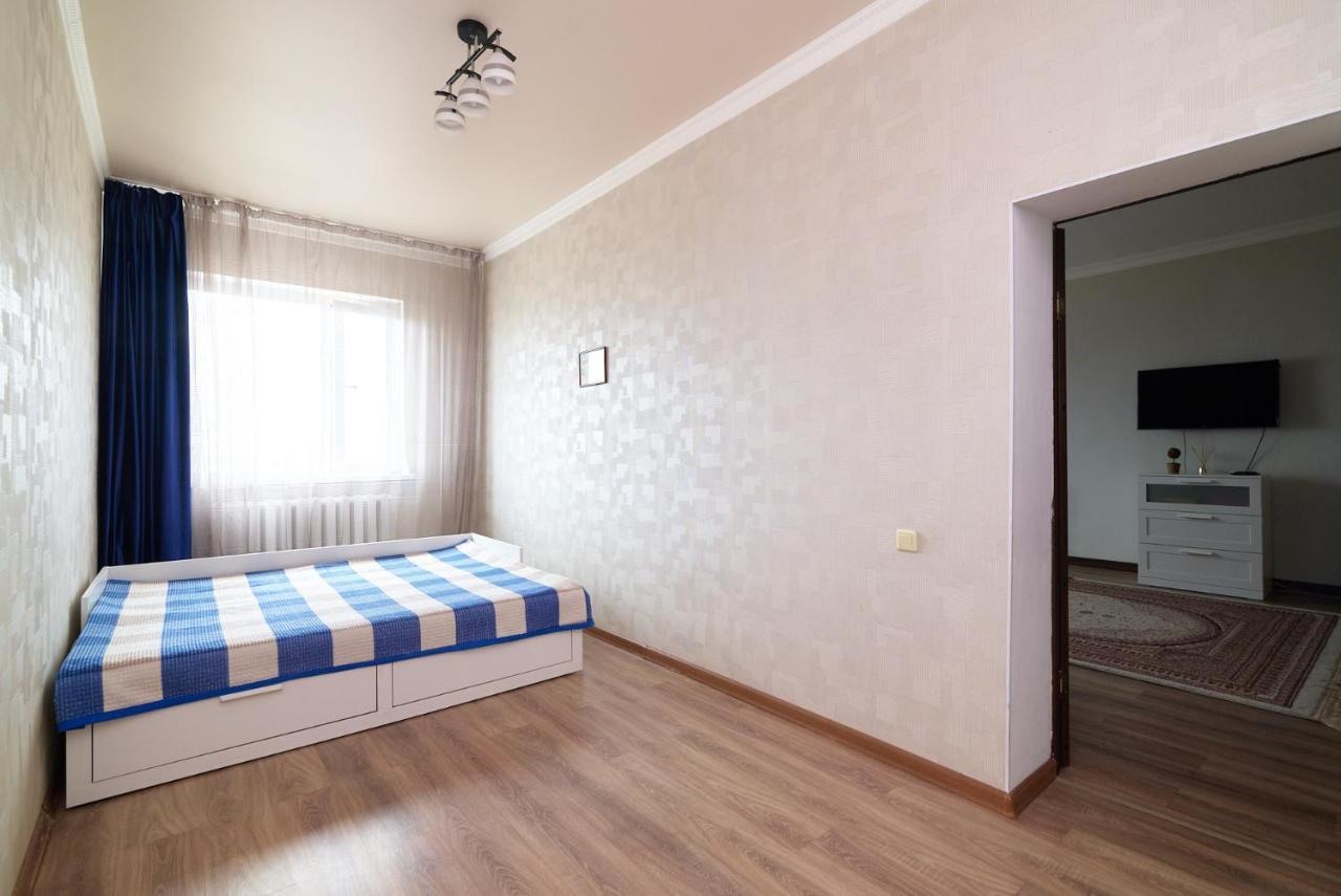 Appartamento Квартира В Самом Центре Столицы Казахстана Akmola Esterno foto