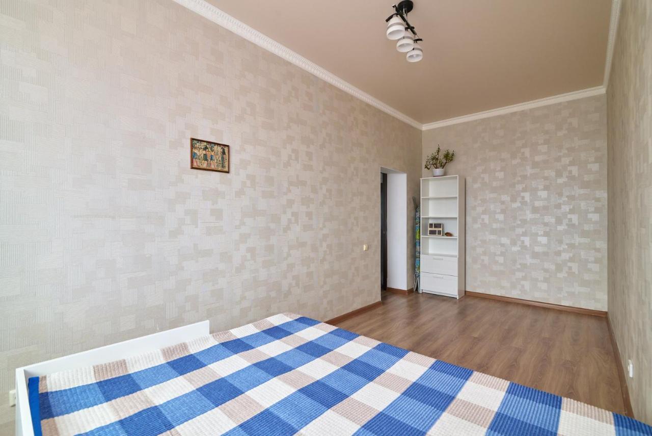 Appartamento Квартира В Самом Центре Столицы Казахстана Akmola Esterno foto